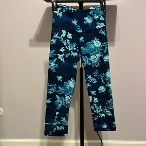 Blue floral active wear leggings